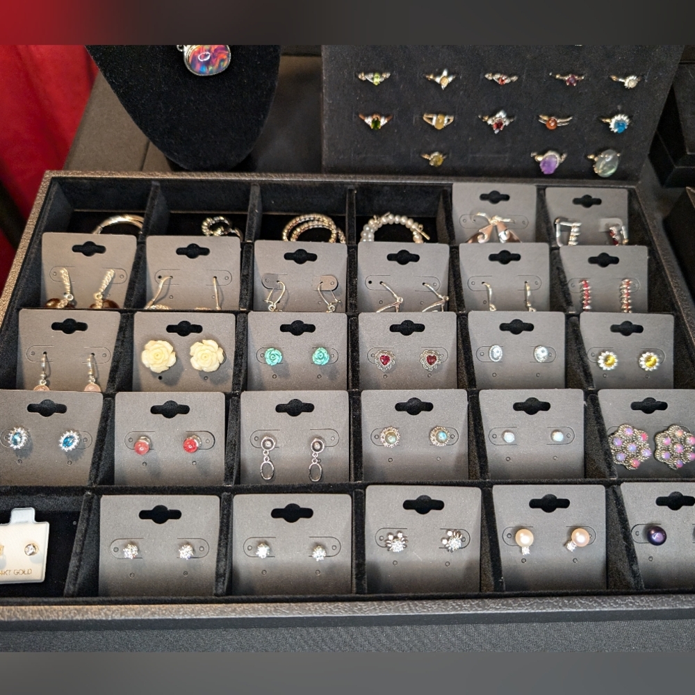 Earrings LIVE LISTING - Picture 10 of 10